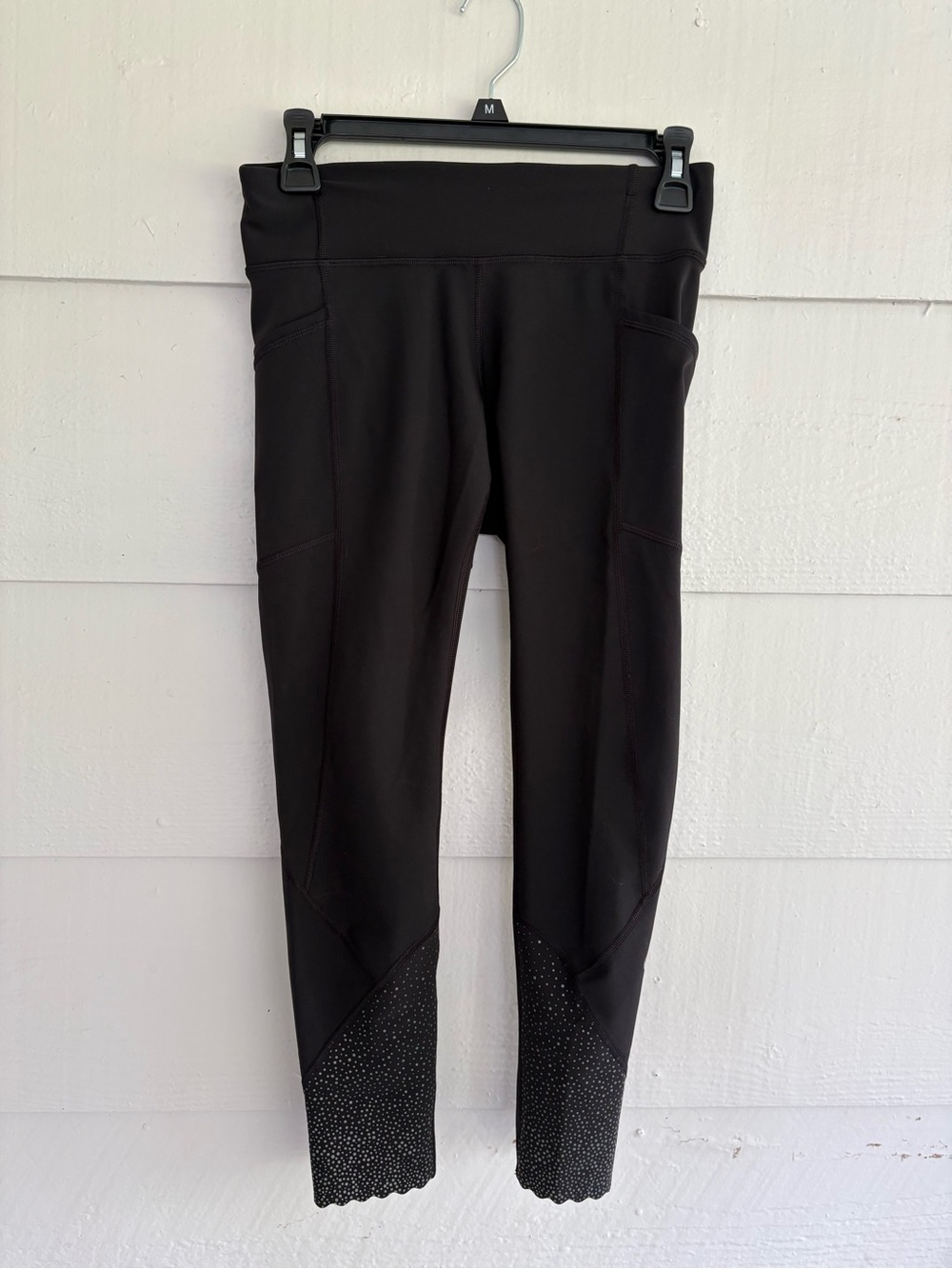 Lululemon Black Scalloped Hem Leggings Size 6 High Rise Zip Pocket Activewear